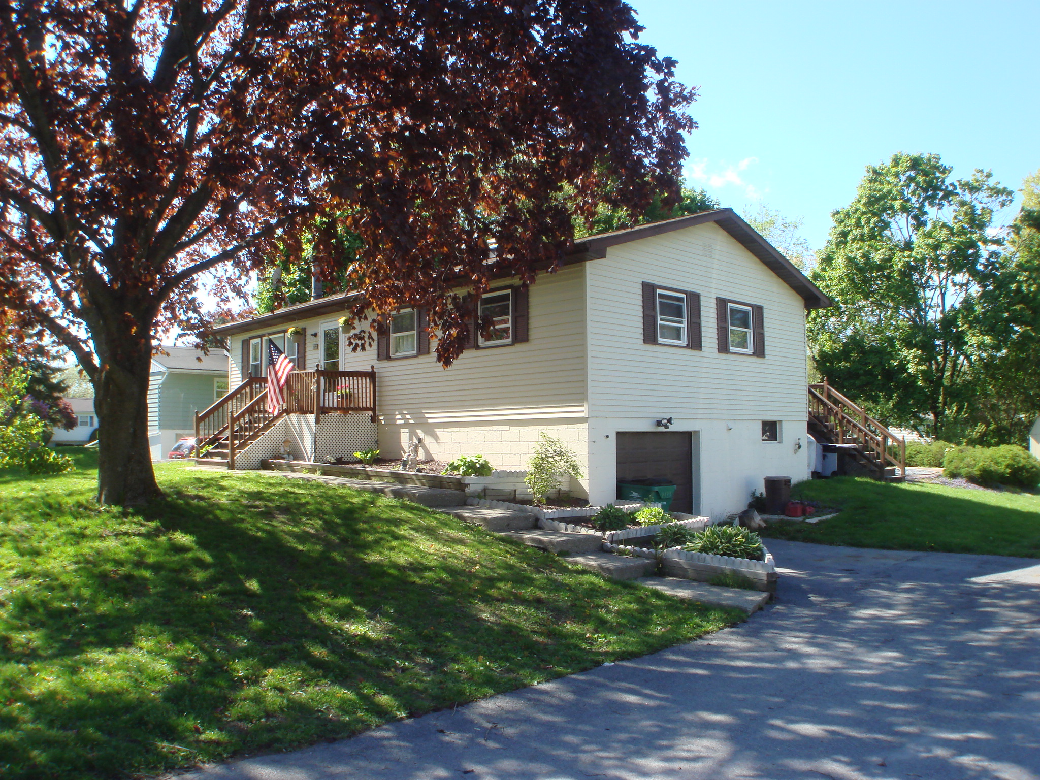 Mint Condition Ranch w/ Gorgeous Property