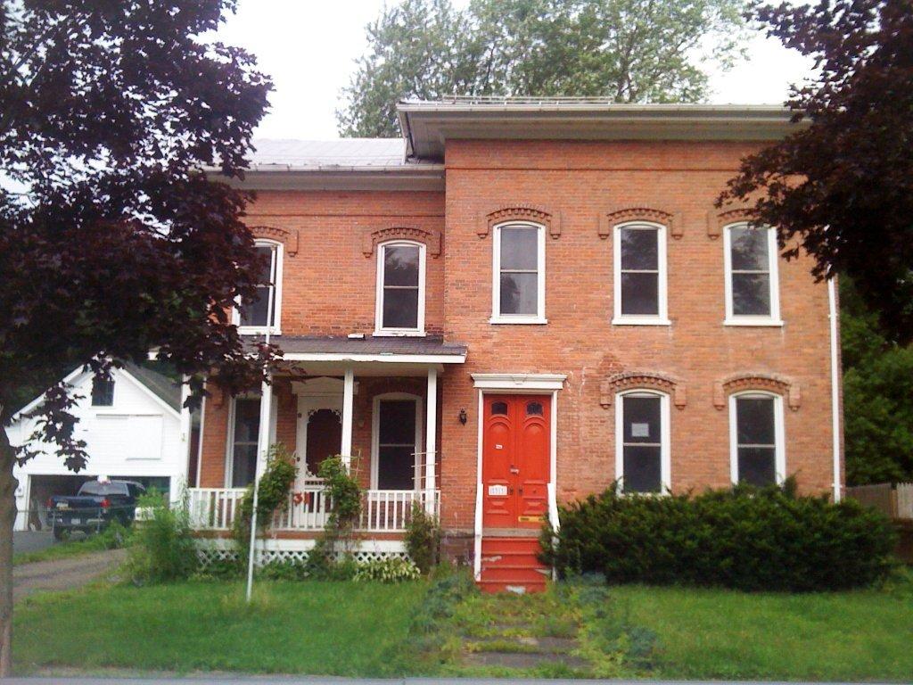 3BR/1+1BA Single Family House